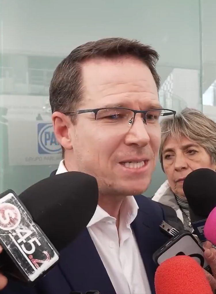 Imagen de Dice Ricardo Anaya qué MORENA le quiere revocar el mandato a Claudia Sheinbaum!!!... Todo esto para poner de sustituto al hijo de López Obrador. Anaya exige elecciones para nuevo presidente !!